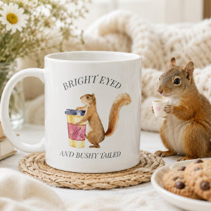 Schattig eekhoorn met heldere ogen en pluizige sta koffiemok