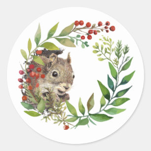 Schattig eekhoorntje dat uit een hulstkrans gluurt ronde sticker
