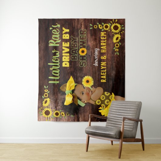 Schattig etnisch babymeisje| Gele zonnebloem rusti Wandkleed (In situ)