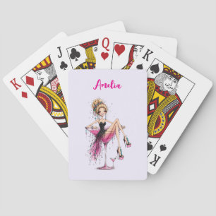 Schattig flirterig meisje in een martiniglas pokerkaarten