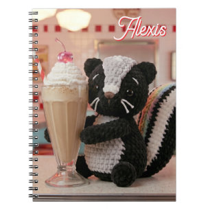 Schattig Gehaakt Stinkdier bij Retro Diner Notitieboek