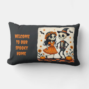 Schattig Halloween-skeletkoppel in oranje Kussen