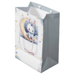 schattig konijn zittend op de maan medium cadeauzakje