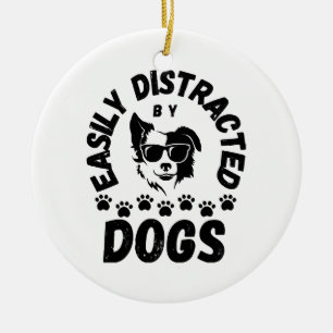 Schattig Laat zich gemakkelijk afleiden door honde Keramisch Ornament
