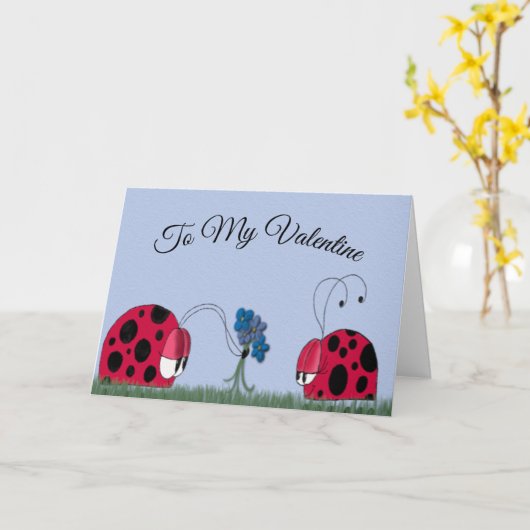 Schattig lieveheersbeestje geeft zijn Valentijn pr Kaart (Gele Bloem)