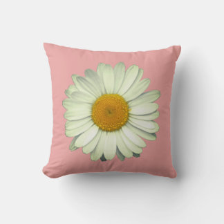 Schattig madeliefje bloemhoofd op roze kussen