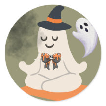 Schattig Mediterend Spookje met Heksenhoed