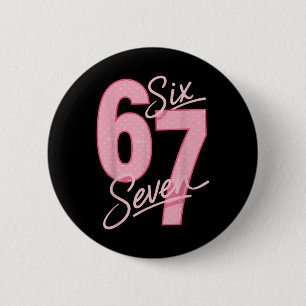 Schattig Roze 67 Zes Zeven Grappig Meme Vrouwen Me Ronde Button 5,7 Cm