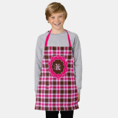Schattig Roze & Bruin Plaid Monogram Scalloped Lij Schort (Gedragen)