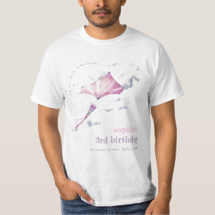 Schattig roze vliegende vlieger sky wolken verjaar t-shirt