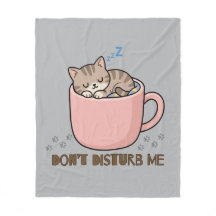 Schattig slapend kitten in theekop babydeken