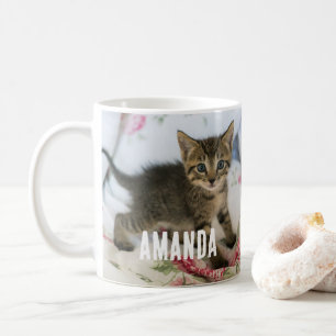 Schattig Tabby kitten kijken verrast Koffiemok