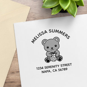 Schattig teddybeer met een bes-wapeningsboog adres rubberstempel