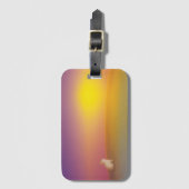 Schattig wit konijn op grasheuvel bij zonsopgang bagagelabel (Voorkant (verticaal))