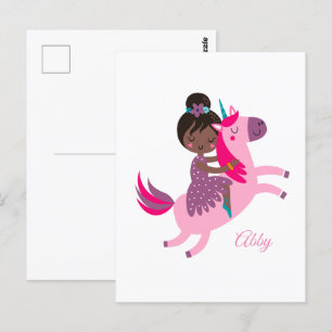 Schattig zwart haar meisje rijdend op een eenhoorn briefkaart