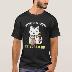 Schattige amandelen verwijderd ijsje bij kat na am t-shirt