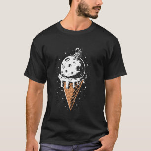 Schattige astronaut vanille ijsmaan op wafel Con T-shirt