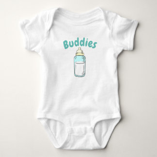 schattige babyfles drinkende vriendjes tweeling romper