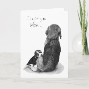 schattige beagle puppy hond knuffelt met mama kaart