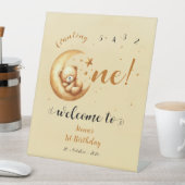 Schattige Beer Slaap op de Maan 1e verjaardag Welk Reclamebord Met Voetstuk (Insitu)