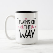 Schattige bericht toevoegen Tweelingen komen Tweekleurige Koffiemok (Links)