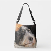 Schattige Bernedoodle Crossbody Tas (Voorkant)