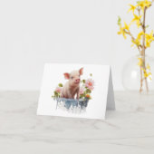 Schattige biggetje met water en bloemenblanco kaart (Gele Bloem)
