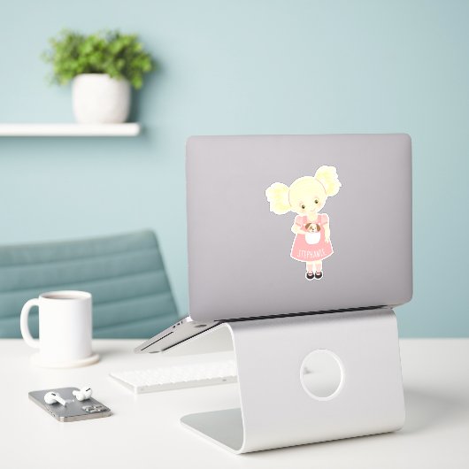 Schattige Blond Verjaardagsmeisje en Puppy Sticker (Laptop op bureau)