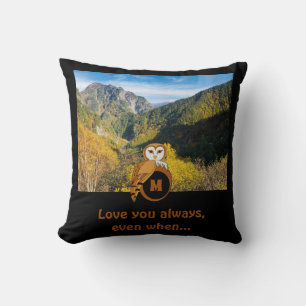 Schattige Britse Owl Nesting Monogram Egg Foto Kussen