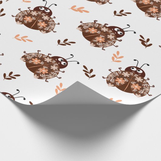 Schattige bruin en beige lieveheersbeestje en bloe cadeaupapier (Hoek)