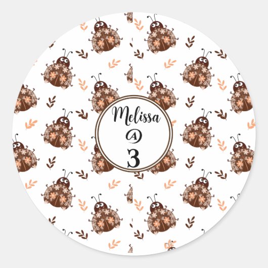 Schattige bruin en beige lieveheersbeestje en bloe ronde sticker (Voorkant)