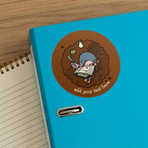 Schattige Cartoon Mol Student Schrijft Boek In Hol Ronde Sticker