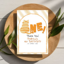 Schattige dikke oranje kat strepen 1e verjaardag