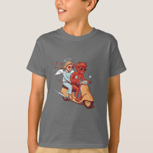 Schattige duivel en engel op een scooter t-shirt
