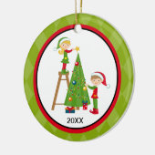 Schattige elven die kerstversiering met bomen deco keramisch ornament (Links)