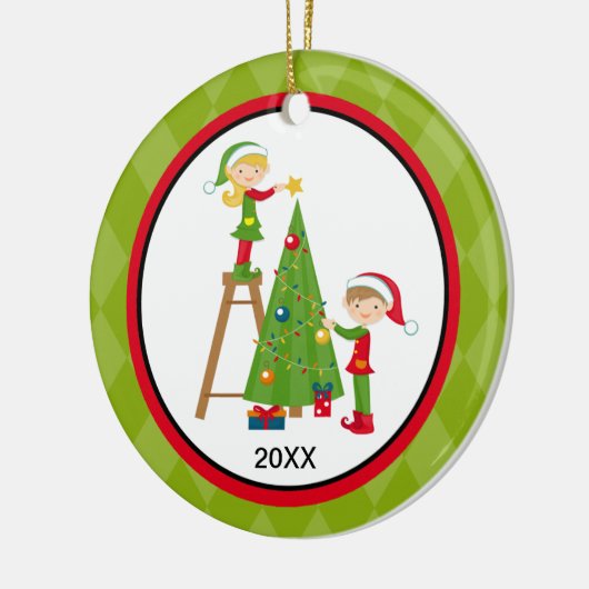 Schattige elven die kerstversiering met bomen deco keramisch ornament (Links)