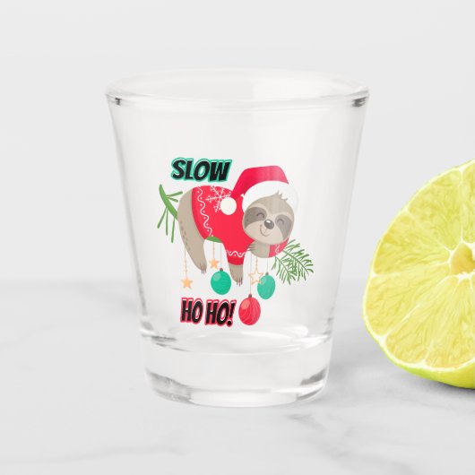 Schattige en Grappig Santa's Sloth Slow Ho Ho Shot Glas (Voorkant)