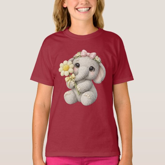 Schattige gehaakte olifant meisje met bloem – Cade T-shirt (Voorkant)