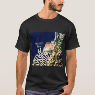 Schattige gele havikvis op de zee-waaier. t-shirt