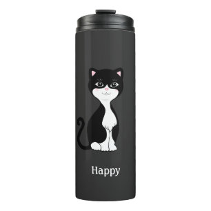 Schattige gelukkige tuxedo kat op bijna zwart thermosbeker