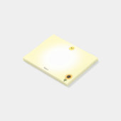 Schattige gelukkige zon en zonnebloem op gele acht post-it® notes (Schuin)
