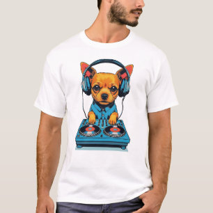 Schattige Ginger Small Dog DJing met hoofdtelefoon T-shirt