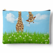 Schattige giraffe in groen gras