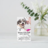 Schattige glimlachende hond die verzorgd wordt visitekaartje (Staand voorkant)