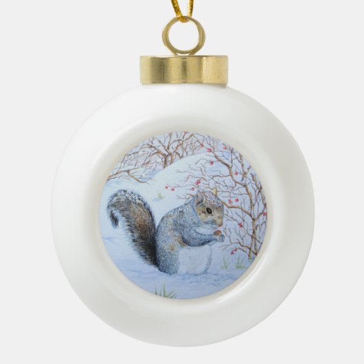 schattige grijze eekhoorn sneeuwscène natuurkunst keramische bal ornament (Voorkant)