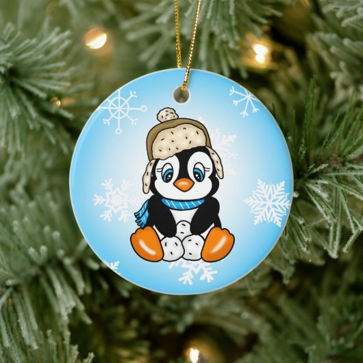 Schattige Hand getrokken Pinguïn met Sneeuwballen Keramisch Ornament (Boom)