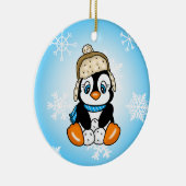 Schattige Hand getrokken Pinguïn met Sneeuwballen Keramisch Ornament (Rechts)