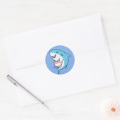 Schattige Happy Blahaj Blauwe Haai Holding Trans H Ronde Sticker (Envelop)