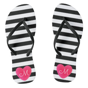 Schattige hart monogram met zwarte en witte strepe teenslippers