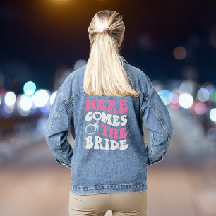 Schattige hier komt de bruid vrijgezellenfeest denim jacket